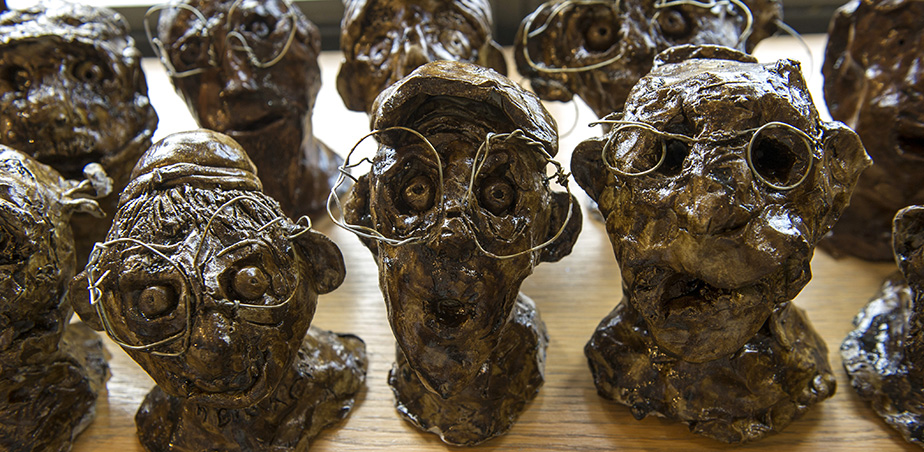 Sculpted heads by Gaelscoil Carrig na Siúire with artist Úna O'Grady