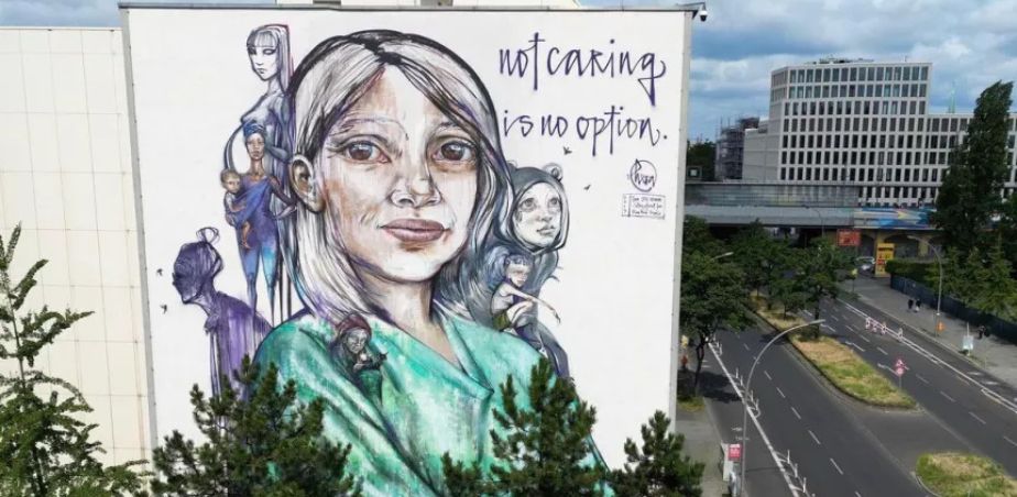 Photo of street art by Hera on the side of building in Berlin, Germany