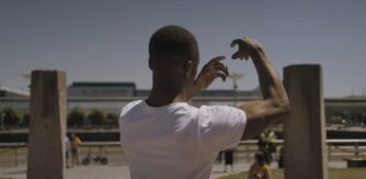 Bench 5 y Mufutau Yusuf - film still by Luca Truffarelli